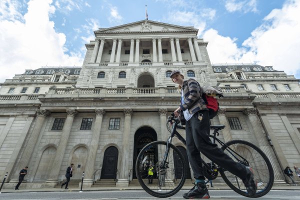 中金汇融配资 英国央行严管金融机构美元风险敞口